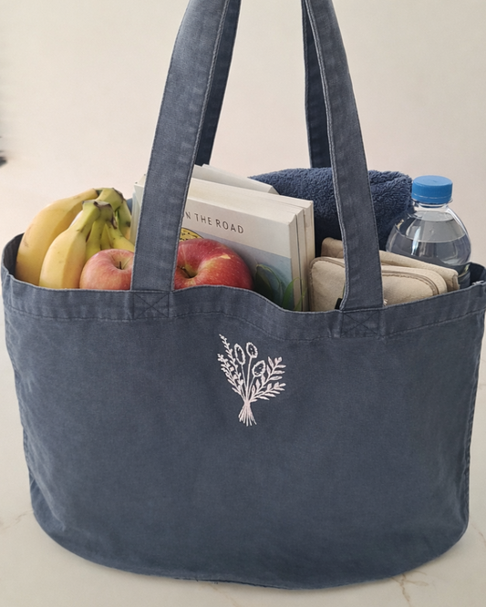 Vintage totebag met geborduurde wildbloemen