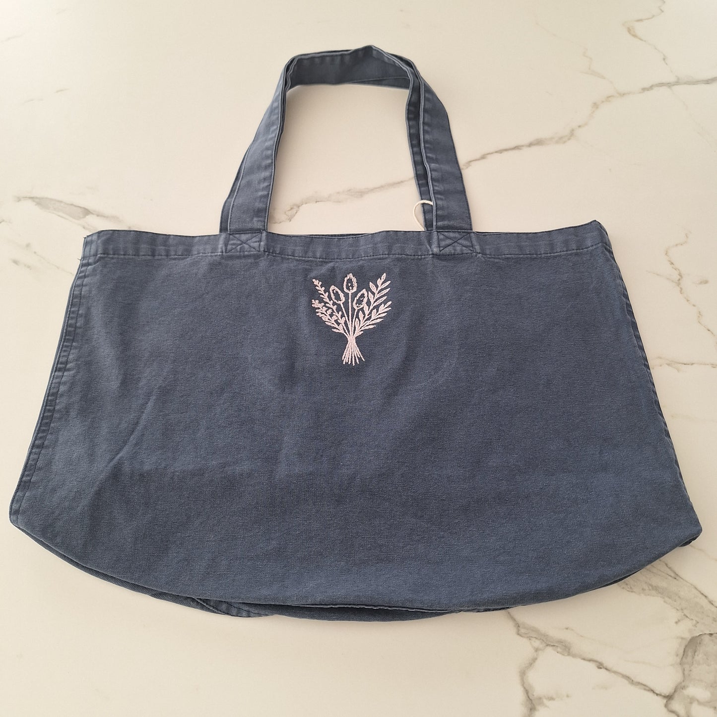Vintage totebag met geborduurde wildbloemen