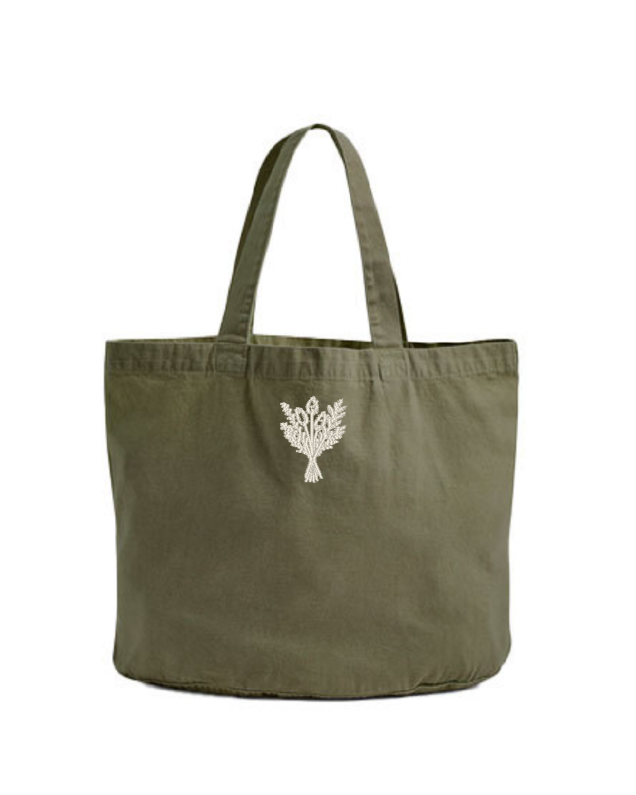 Vintage totebag met geborduurde wildbloemen