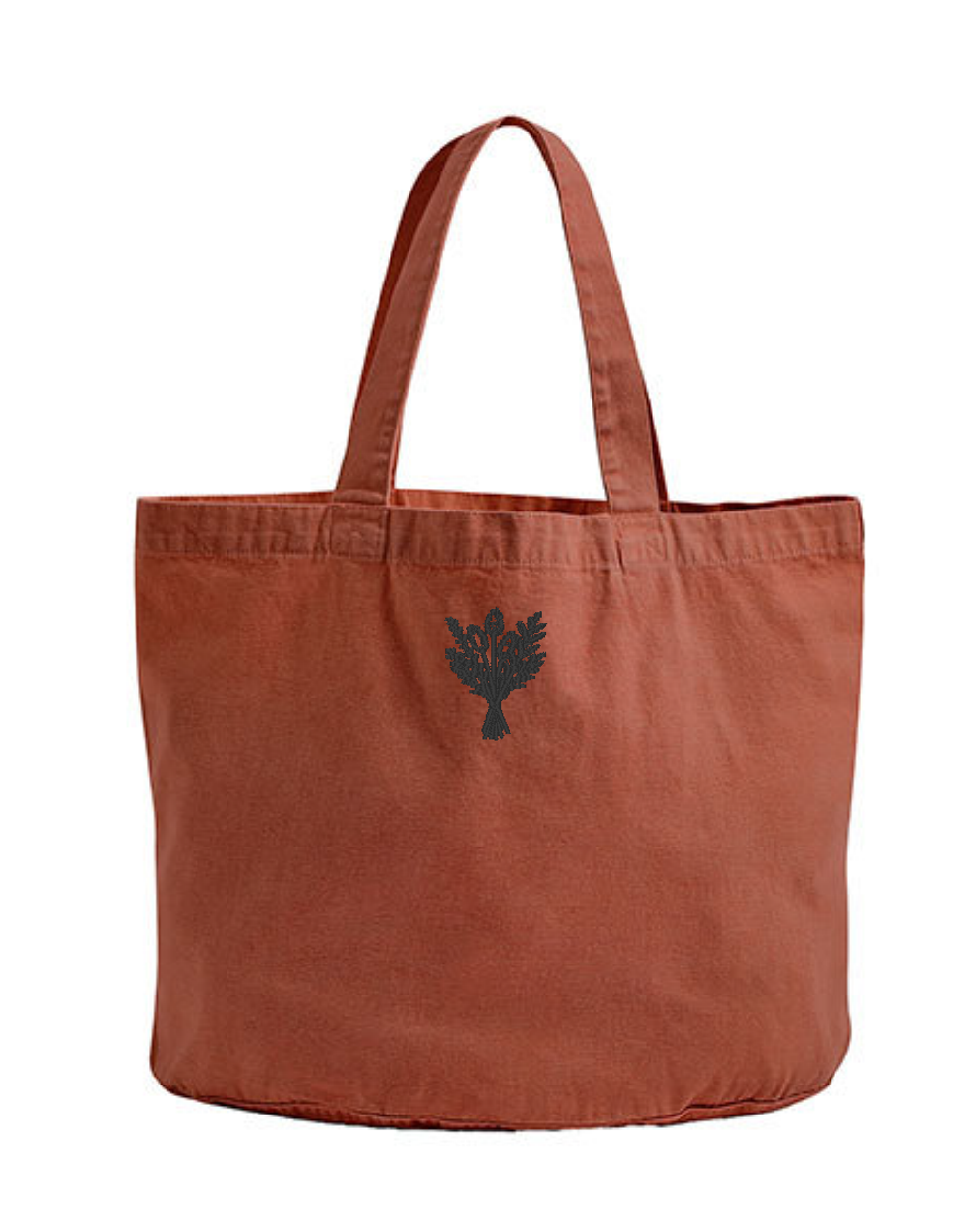 Vintage totebag met geborduurde wildbloemen