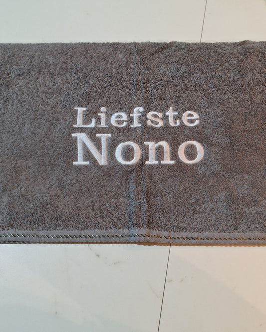 Handdoek met naam geborduurd