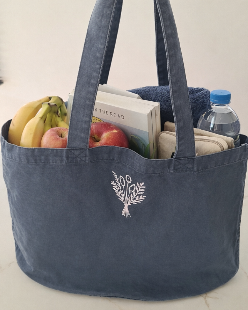 Vintage totebag met geborduurde wildbloemen
